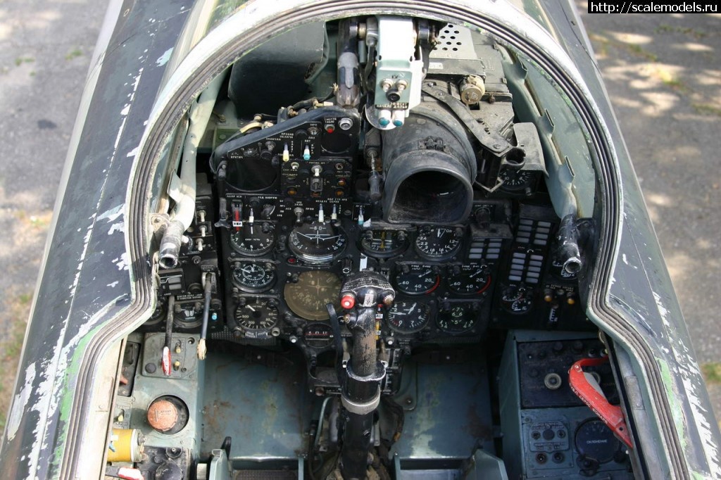 1359882713_Cockpit-tm-004.jpg